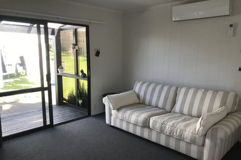 Photo of property in 54 Helena Street, Massey, Auckland, 0614