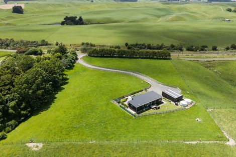 Photo of property in 567 Lethbridge Road, Halcombe, 4775