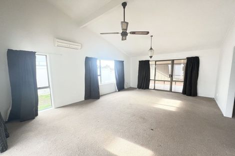 Photo of property in 124 Carnoustie Drive, Wattle Downs, Auckland, 2103