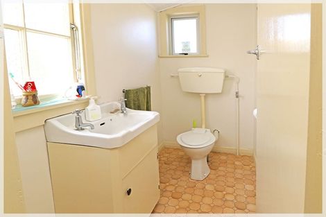 Photo of property in 26 Hall Place, Foxton Beach, Foxton, 4815