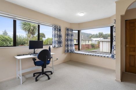 Photo of property in 4a Luckie Street, Tawa, Wellington, 5028