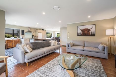 Photo of property in 6 Aotea Drive, Aotea, Porirua, 5024