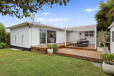 Photo of property in 11 Brennan Avenue, Te Atatu Peninsula, Auckland, 0610