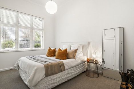 Photo of property in 33 Sentinel Road, Herne Bay, Auckland, 1011