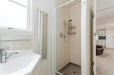 Photo of property in Orange Grove Flats, 2/549 Childers Road, Te Hapara, Gisborne, 4010