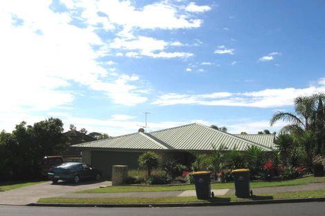 Photo of property in 23 Goldfinch Rise, Unsworth Heights, Auckland, 0632