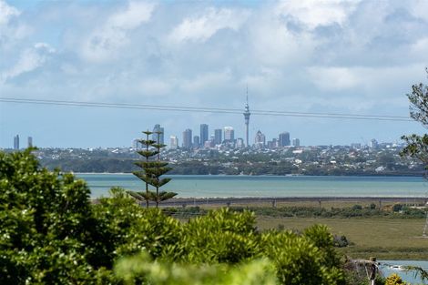 Photo of property in 207 Te Atatu Road, Te Atatu South, Auckland, 0610