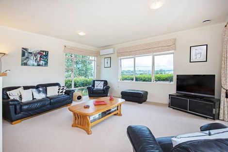 Photo of property in 4 Saltwood Street, Red Beach, 0932