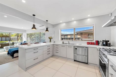 Photo of property in 9 Serrita Avenue, Sunnyhills, Auckland, 2010