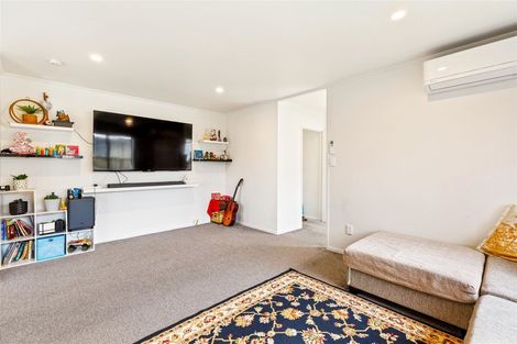 Photo of property in 102 Bruce Mclaren Road, Henderson, Auckland, 0612