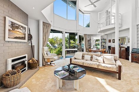 Photo of property in 2/7 Otakau Road, Milford, Auckland, 0620