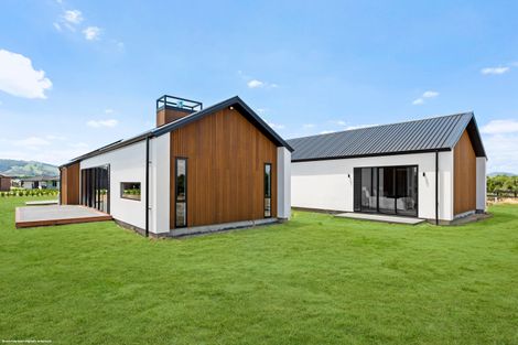 Photo of property in 35 Mike Smith Drive, Cambridge, 3434