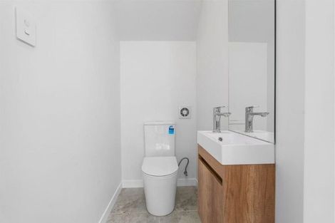 Photo of property in 16c Madison Place, Forrest Hill, Auckland, 0620