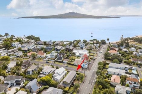 Photo of property in 2/20a Old Lake Road, Narrow Neck, Auckland, 0624