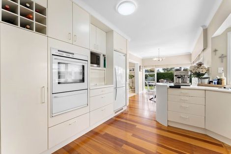 Photo of property in 33 Covil Avenue, Te Atatu South, Auckland, 0610