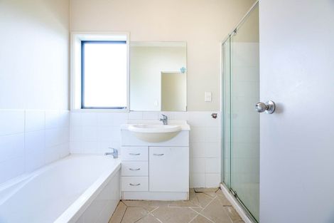 Photo of property in 12 Barnea Circle, Glen Eden, Auckland, 0602