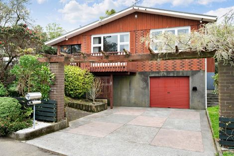 Photo of property in 7 Turville Crescent, Newlands, Wellington, 6037