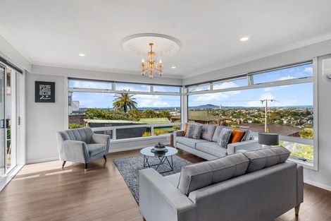 Photo of property in 27 High Road, Glenfield, Auckland, 0629