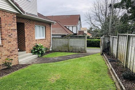 Photo of property in 1/7 Sylvan Park Avenue, Milford, Auckland, 0620