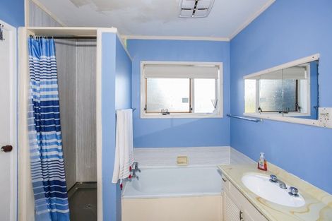 Photo of property in 42a Trentham Road, Papakura, 2110