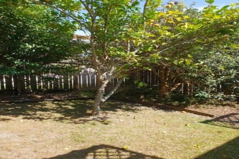Photo of property in 2/9 Lex Avenue, Green Bay, Auckland, 0604