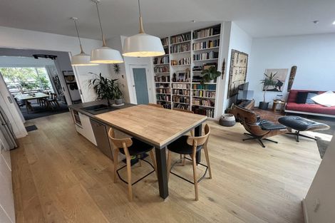 Photo of property in 28 Kilbirnie Crescent, Kilbirnie, Wellington, 6022