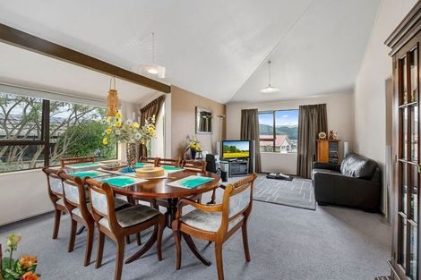 Photo of property in 18 Ordley Grove, Tawa, Wellington, 5028