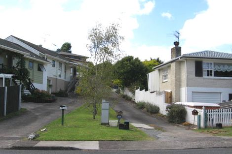 Photo of property in 2/47 Simon Ellice Drive, Bayview, Auckland, 0629