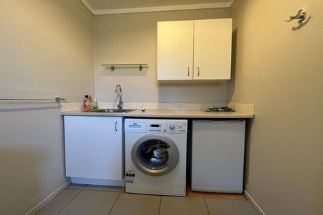 Photo of property in 2/23 Sunnyfield Crescent, Glenfield, Auckland, 0629