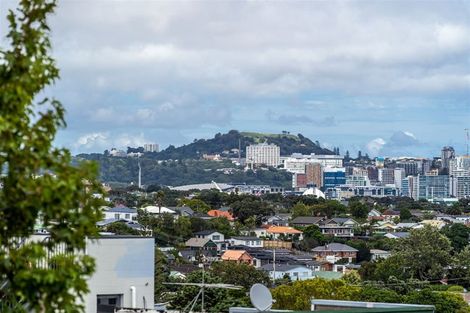 Photo of property in 2/14 Williamson Avenue, Belmont, Auckland, 0622