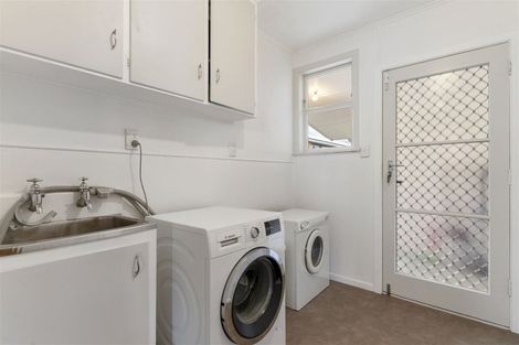 Photo of property in 25 Chatsworth Crescent, Pakuranga Heights, Auckland, 2010