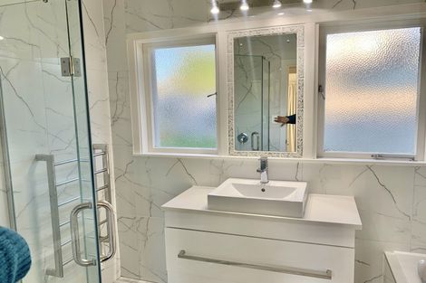 Photo of property in 33 Diana Drive, Glenfield, Auckland, 0627