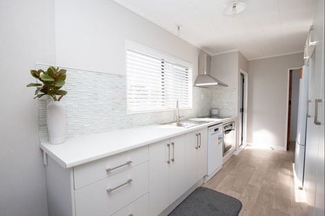 Photo of property in 14 Miller Place, Ngatea, 3503