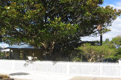 Photo of property in 28 Riddlers Crescent, Petone, Lower Hutt, 5012