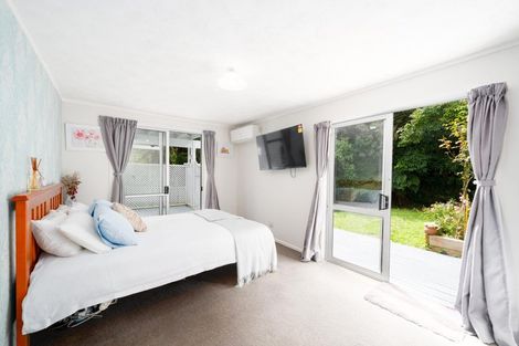 Photo of property in 4 Rokewa Way, Paparangi, Wellington, 6037