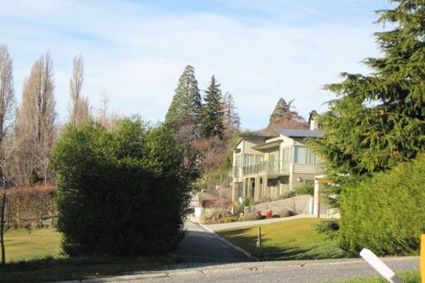 Photo of property in 16 Morrows Mead, Wanaka, 9305