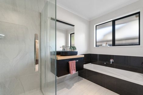 Photo of property in 274 Lakes Boulevard, Pyes Pa, Tauranga, 3112