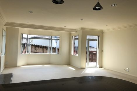 Photo of property in 61 Medallion Drive, Oteha, Auckland, 0632