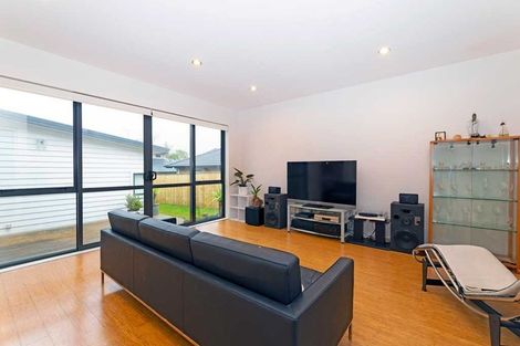 Photo of property in 8a Elcoat Avenue, Henderson, Auckland, 0612
