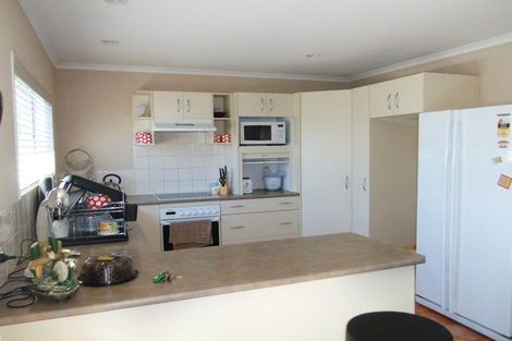 Photo of property in 4a Hugh Brown Drive, New Lynn, Auckland, 0600