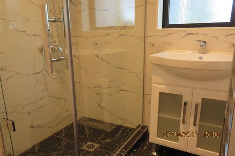 Photo of property in 5 Fernhaven Place, Massey, Auckland, 0614