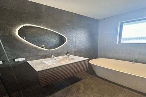 Photo of property in 5 Old Racecourse Road, Albert Town, Wanaka, 9305