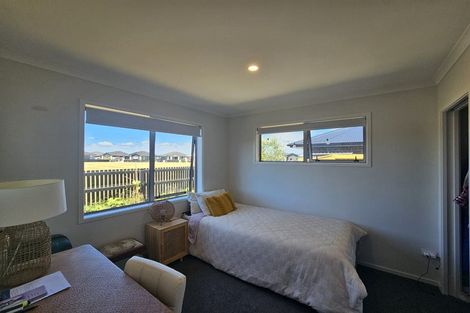 Photo of property in 21 Royal Crescent, Papamoa, 3118