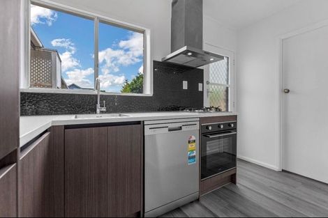 Photo of property in 3/2 Mickle Street, Te Atatu South, Auckland, 0610