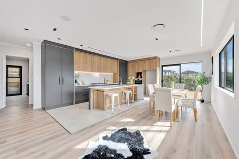 Photo of property in 30 Ballyalton Crescent, Flat Bush, Auckland, 2019