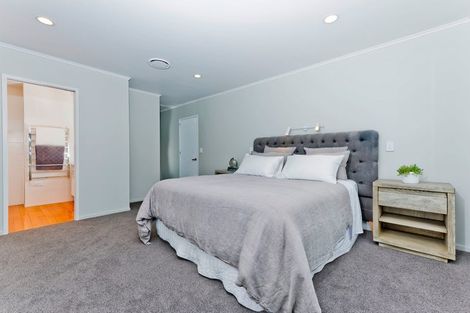 Photo of property in 51 Cambridge Road, Riverhead, 0820