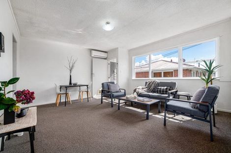 Photo of property in 2/219 Swanson Road, Henderson, Auckland, 0610