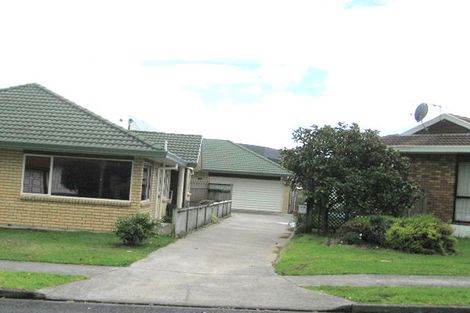 Photo of property in 2/5 Headcorn Place, Botany Downs, Auckland, 2010