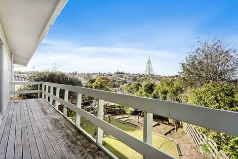 Photo of property in 19 Ravenwood Drive, Forrest Hill, Auckland, 0620
