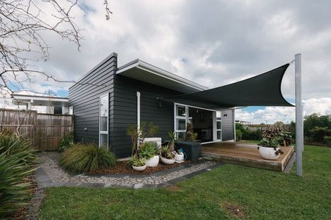 Photo of property in 10 Monaco Grove, Fitzherbert, Palmerston North, 4410